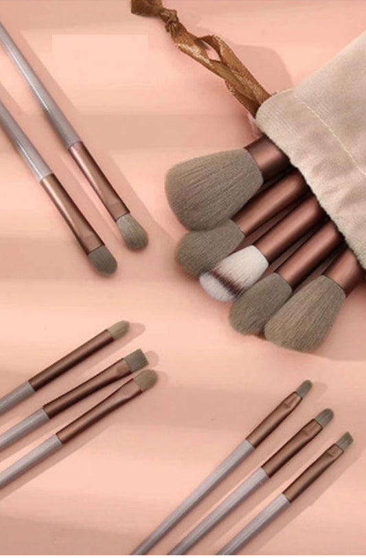 Compact makeup brushes